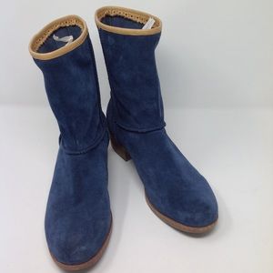 Ugg blue Cyrinda boots like new size fits like 7.5